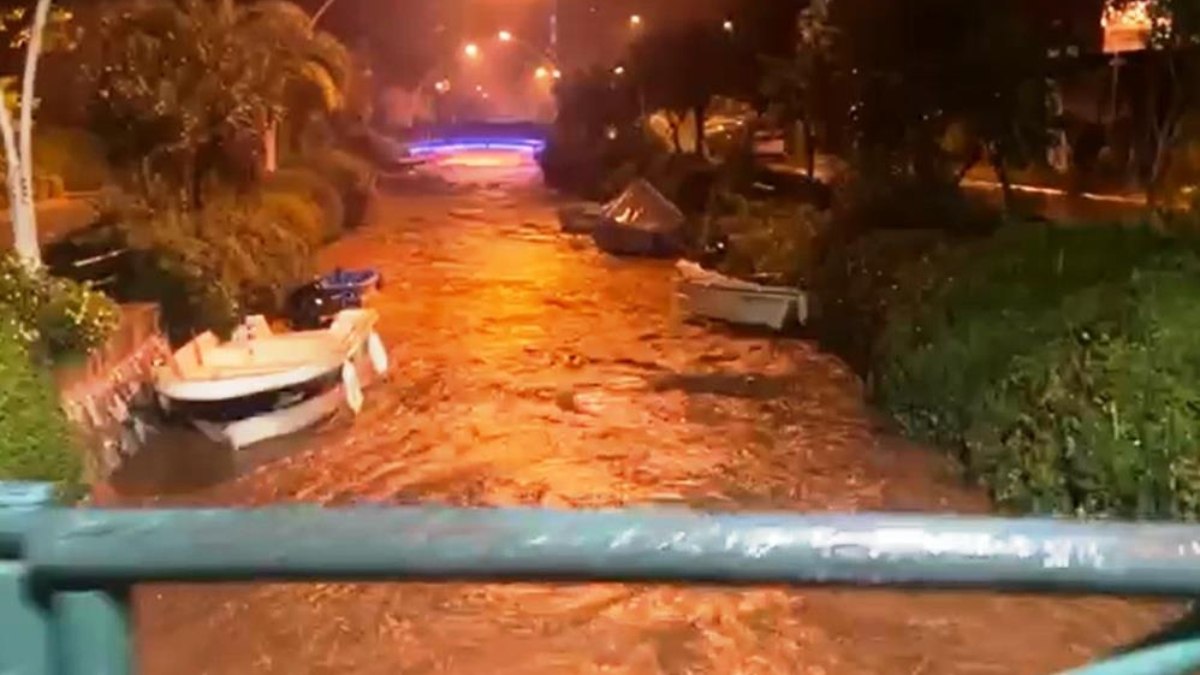 Muğla’da sağanak etkisi! Yollar göle döndü